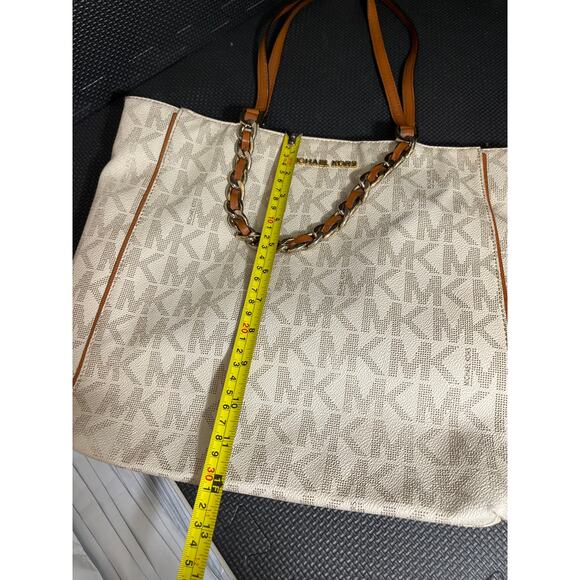 MICHAEL KORS HARPER VANILLA WHITE PVC CHAIN‎ TOTE HAND BAG PURSE Gold Trim Nice - Picture 3 of 13